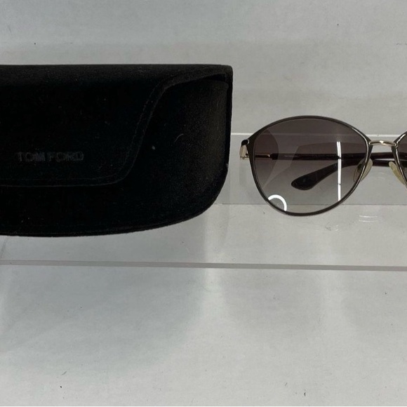 Tom Ford TF320 Women’s Black Gradient Lens Cat-Eye Sunglasses - Picture 2 of 6